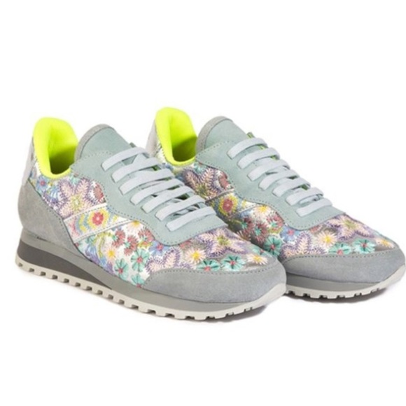 Johnny Was Keya Shine Sneakers Lt Blue Floral Embroidered Shoes 39 US 8.5/9 NEW